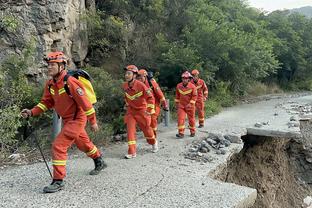 朱世龙：梅克拉伤了可能要休息一段时间 复出时间待恢复情况而定